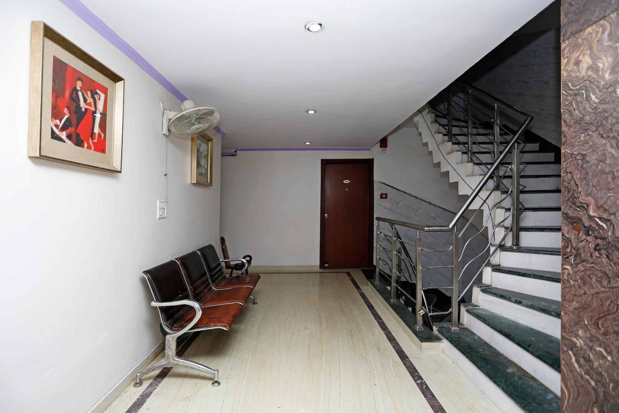 Hotel O Mid Town Delhi  Dış mekan fotoğraf