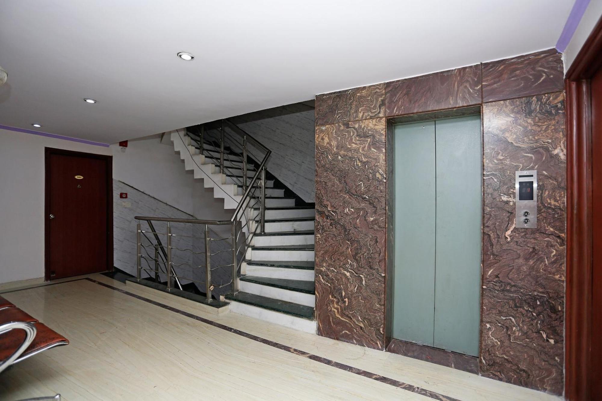 Hotel O Mid Town Delhi  Dış mekan fotoğraf