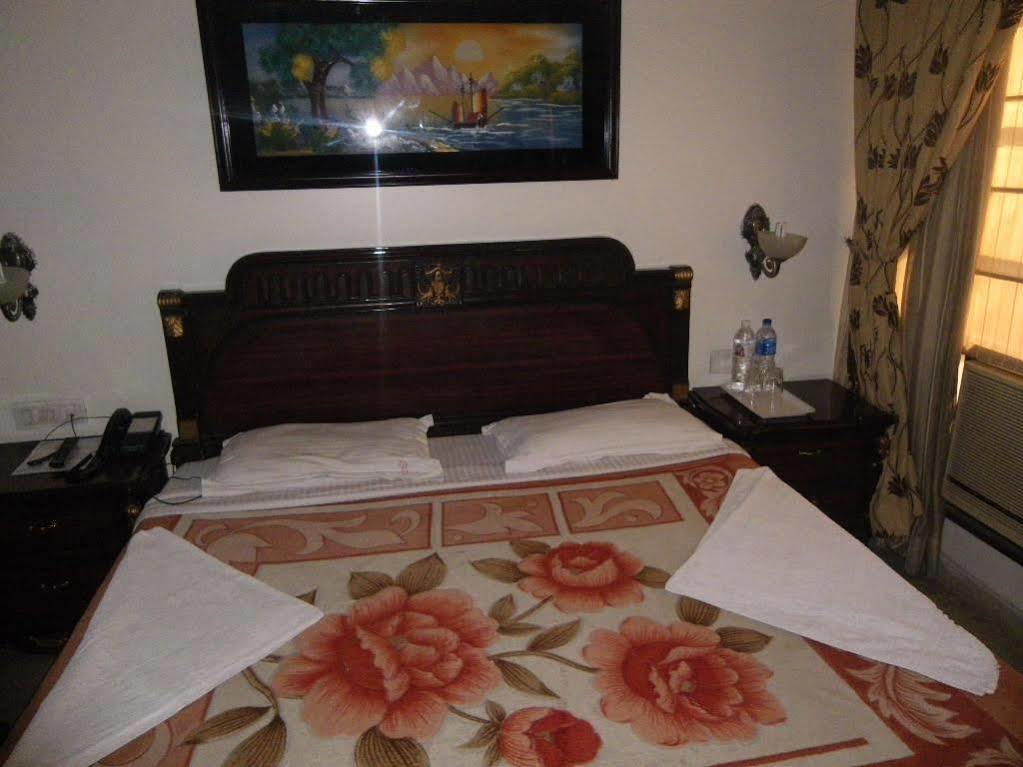 Hotel O Mid Town Delhi  Dış mekan fotoğraf